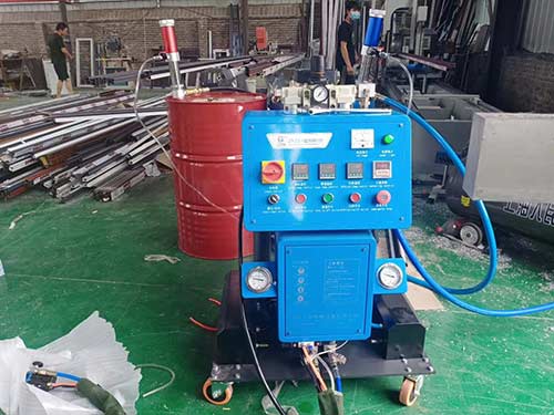斷橋鋁門窗內部填充物 聚氨酯泡沫(圖2) Q2600D斷橋鋁門窗內部填充聚氨酯噴涂發(fā)泡機