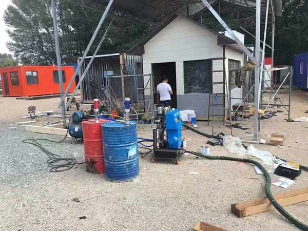聚氨酯材料噴涂設(shè)備(圖1) Q2600聚氨酯材料噴涂設(shè)備